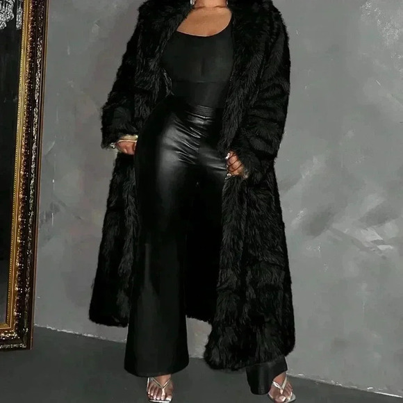 Black Women's Plus Size Luxury Extra Long Fluffy Coat - Picture 4 of 5
